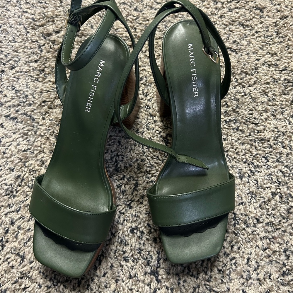 Marc Fisher Green High-Heeled Sandals Sleek Design